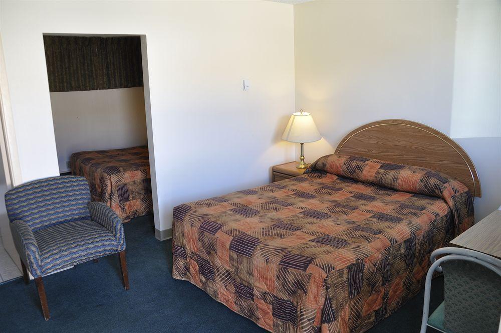 Big Horn Motel Hinton Exterior photo
